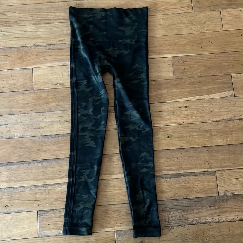 SPANX seamless camouflage print legging size small